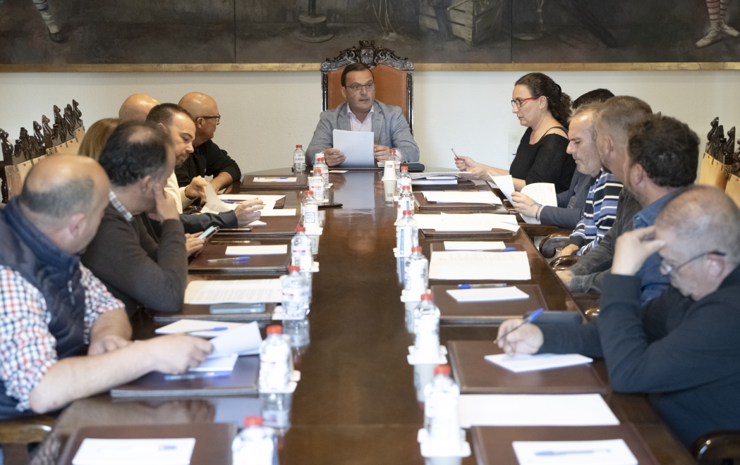 La Diputació de Castelló presenta a les confraries de la província les bases que regiran les ajudes dirigides al sector per a aconseguir una millor eficàcia i eficiència