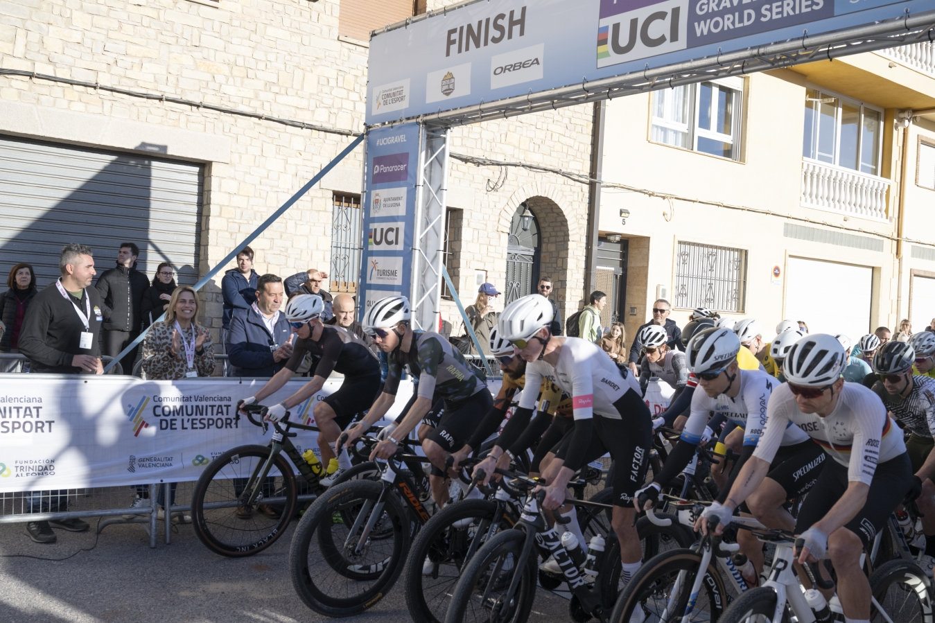 La Diputación destaca la emoción y el espectáculo de la Castellón Gravel Race Orbea para convertir la provincia en capital mundial del gravel